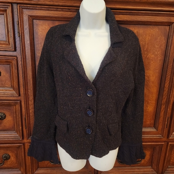 Curio Sweater - Picture 1 of 7